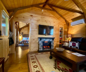 Disarmingly Cozy 1BR Cabin